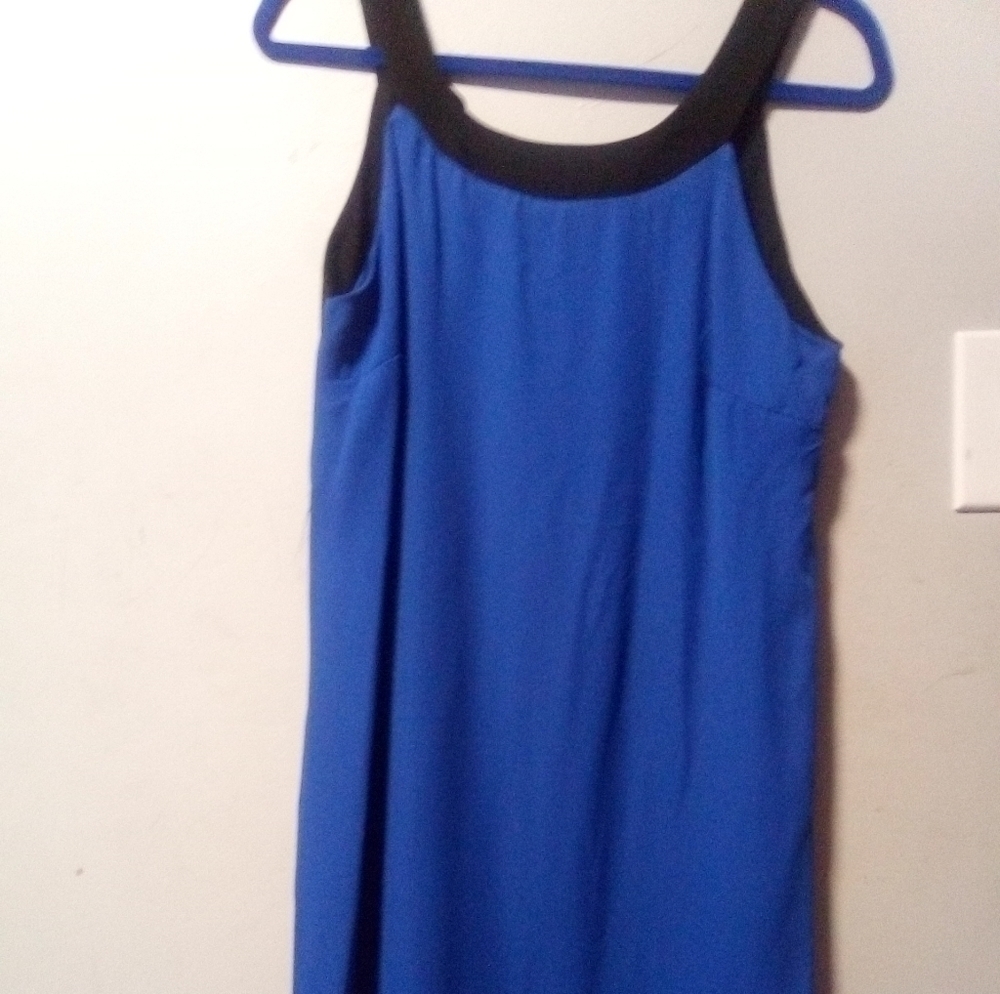 MILLIBON brand NWT Ladies sleeveless blue flowing dress with black trim. Size L